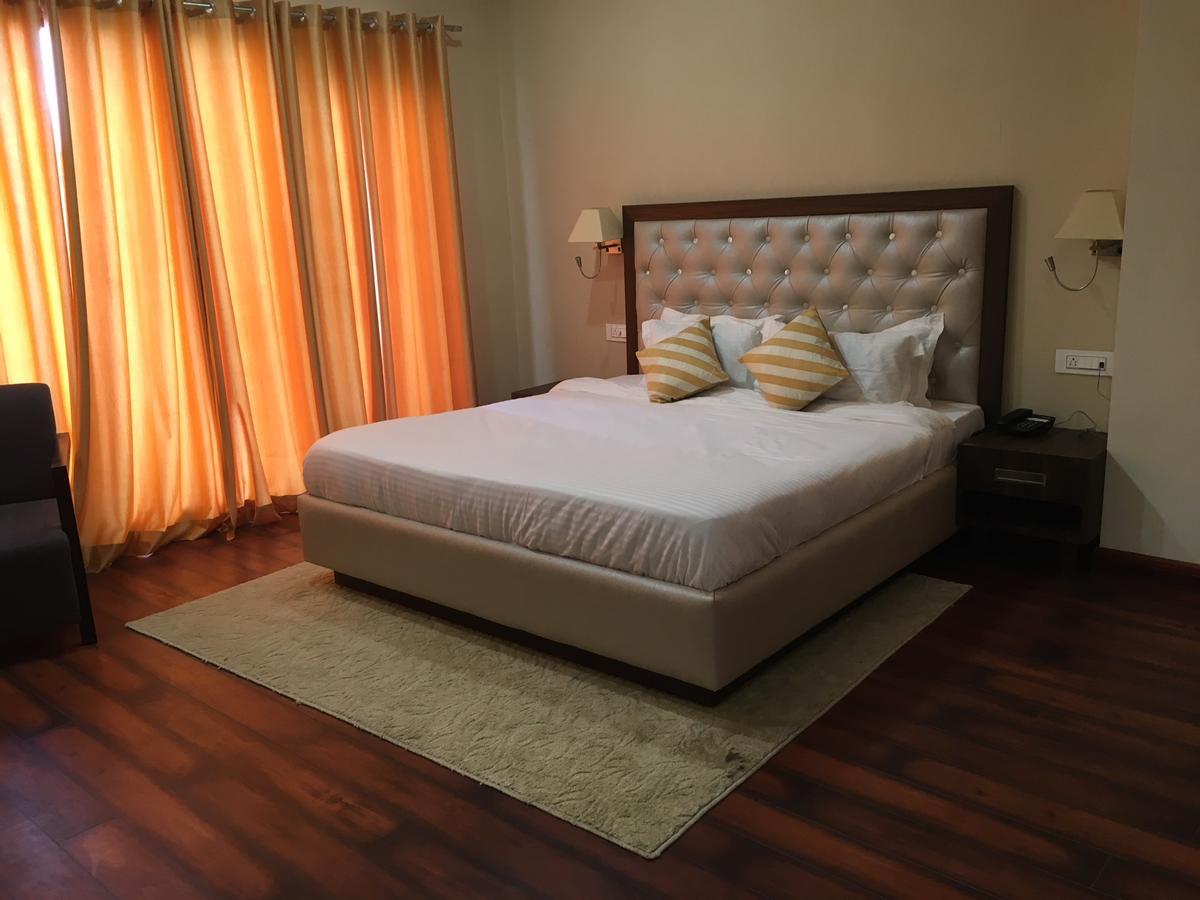 Hotel Anand Renaissance Firozpur Extérieur photo