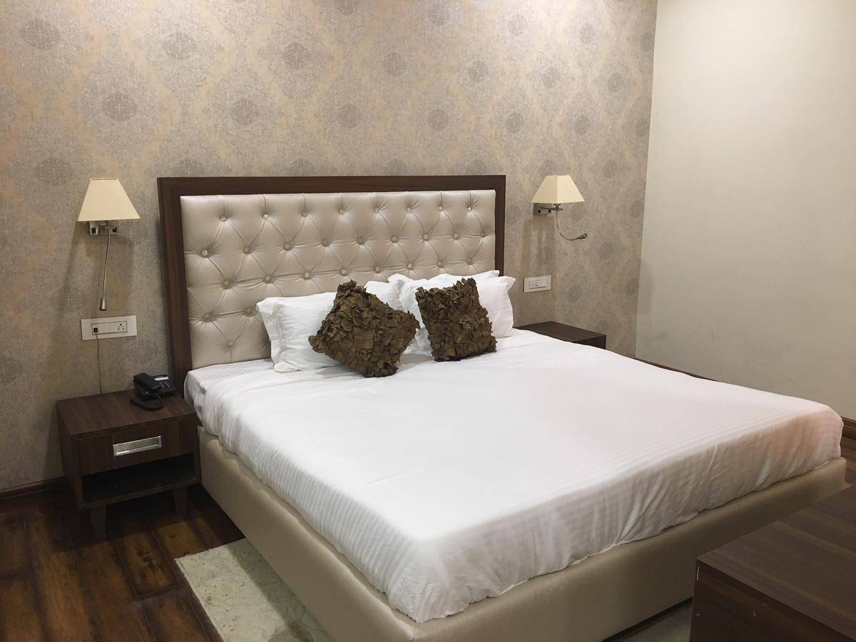 Hotel Anand Renaissance Firozpur Extérieur photo